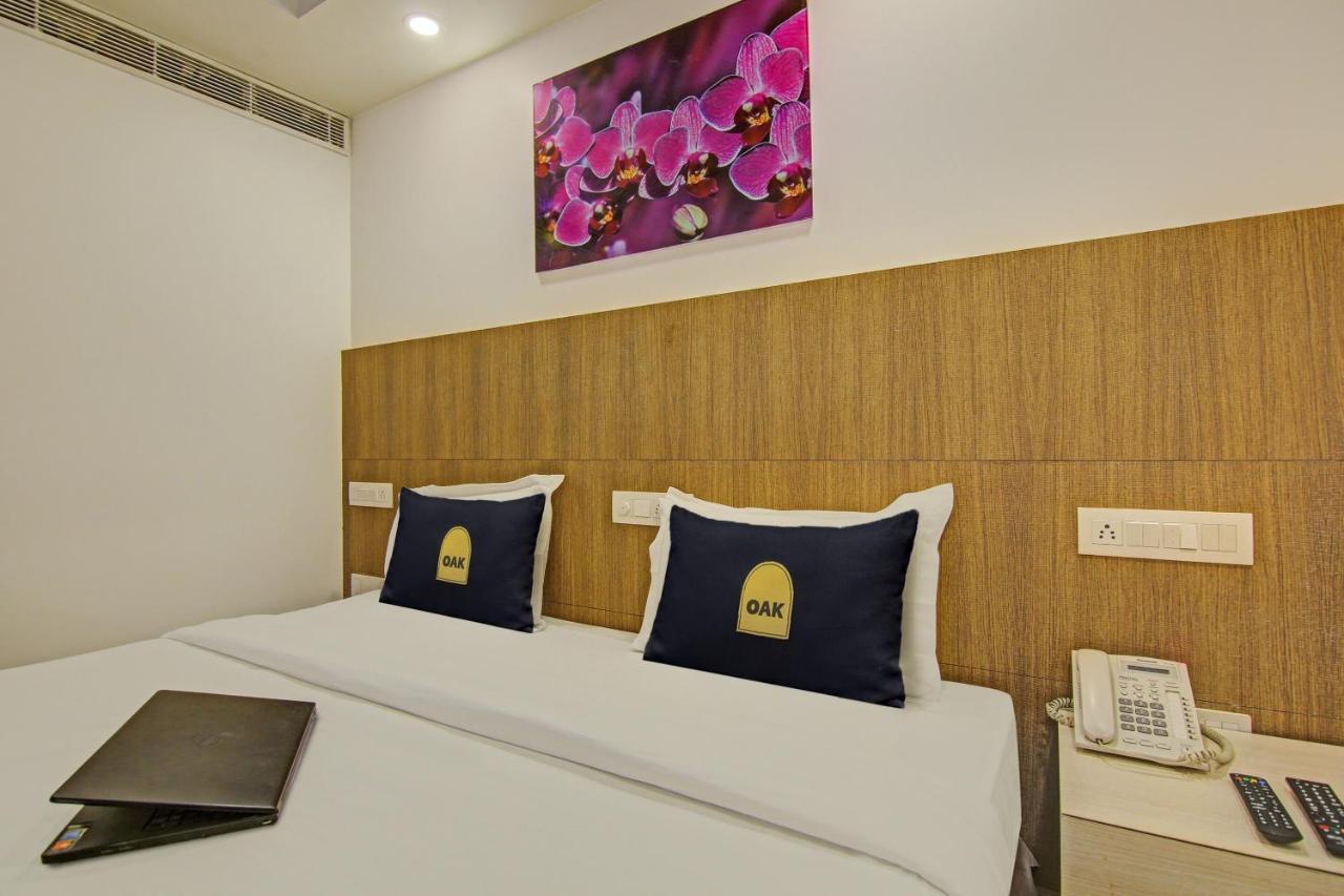 Townhouse Oak Safdarjung Hotel New Delhi Exterior foto
