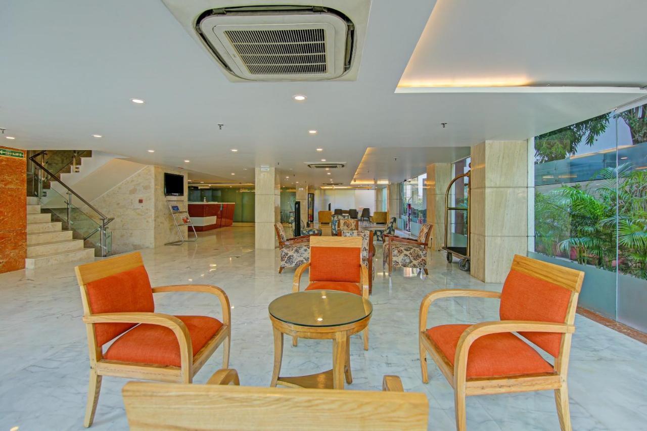 Townhouse Oak Safdarjung Hotel New Delhi Exterior foto