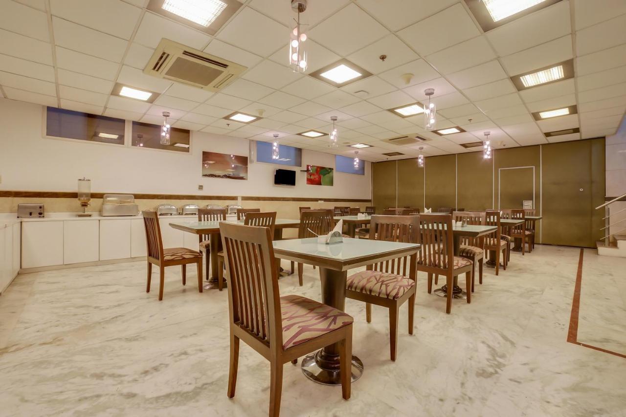 Townhouse Oak Safdarjung Hotel New Delhi Exterior foto