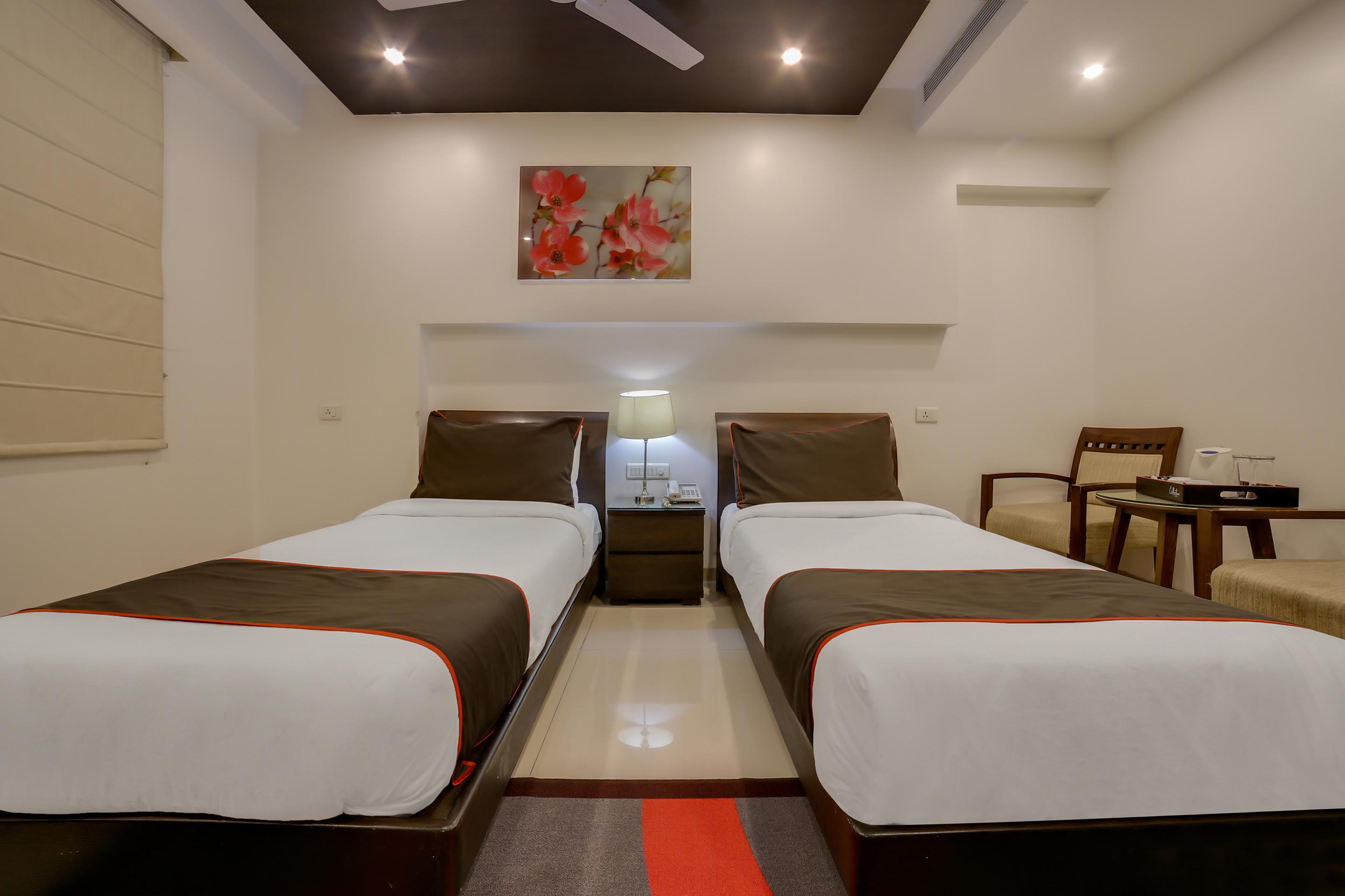 Townhouse Oak Safdarjung Hotel New Delhi Exterior foto