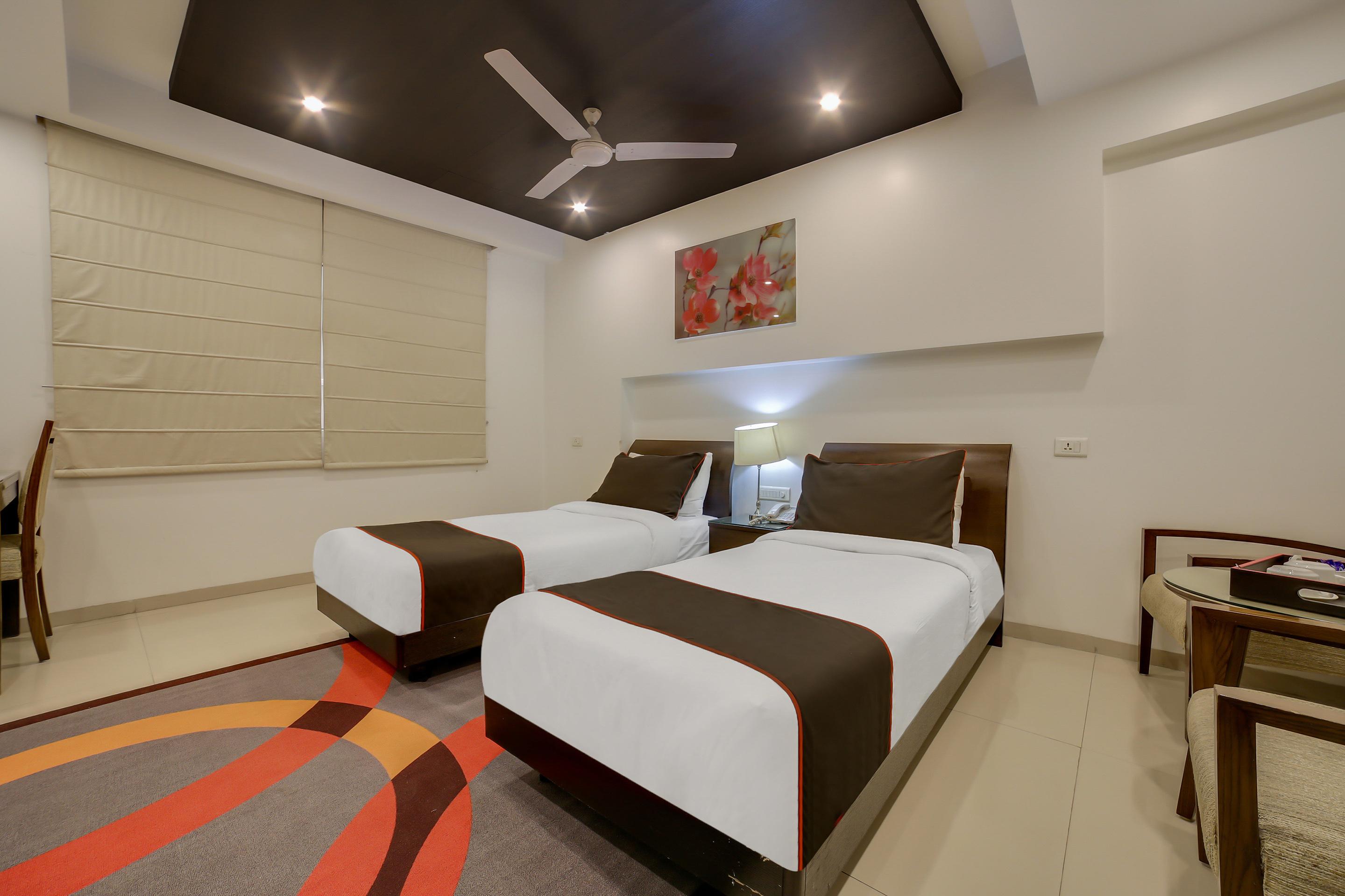 Townhouse Oak Safdarjung Hotel New Delhi Exterior foto
